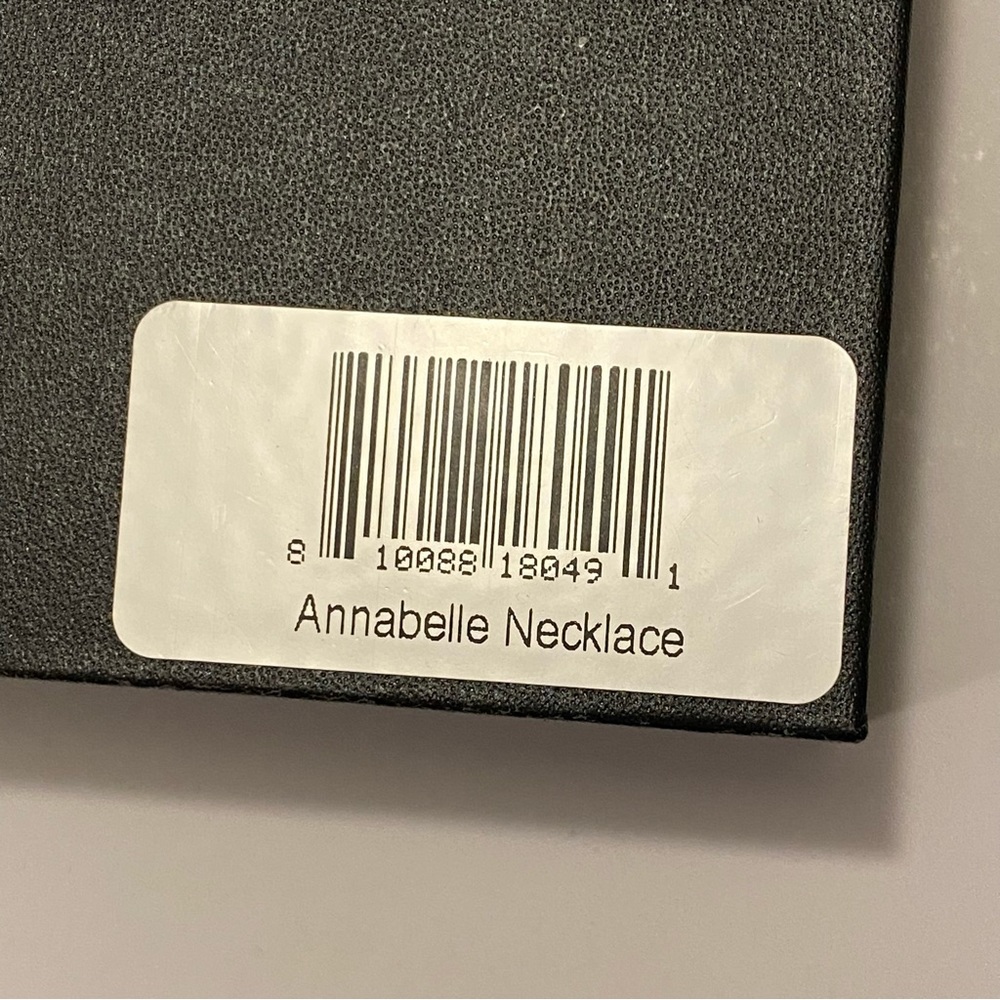 JONES NEW YORK Annabelle Necklace small white flower pedant silver thin chain - Picture 8 of 9